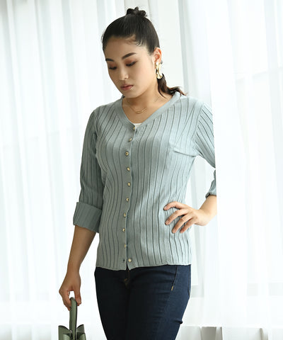 overE 96 白　 Vネック セーター　袖ボタン　Heart closet overE 96 白 Vネック セーター 袖ボタン Heart closet